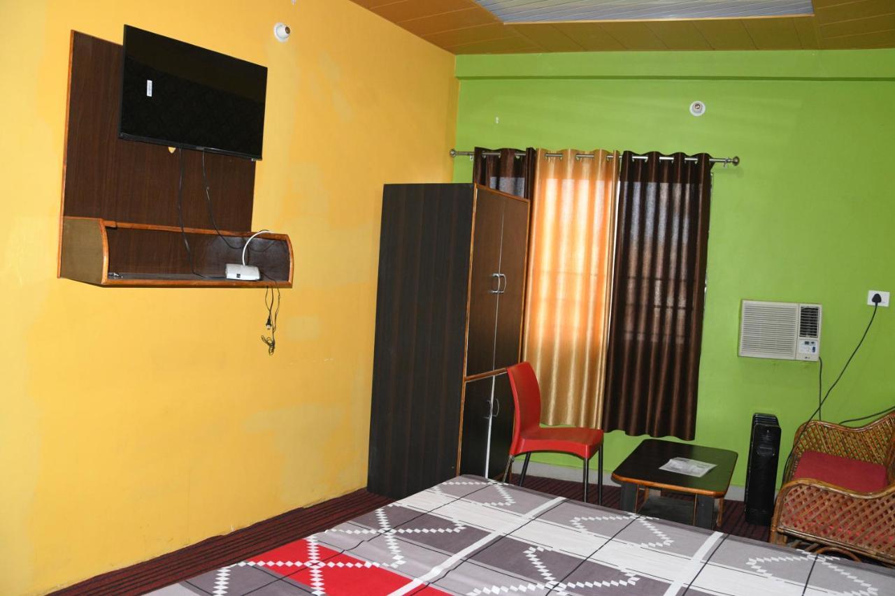 Hotel Mountain View And Rooftop Restaurant Pithorāgarh Exterior foto
